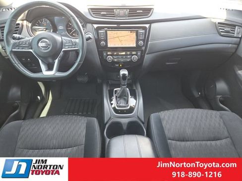 Used 2018 Nissan Rogue SV w/ Premium Package FWD image 27
