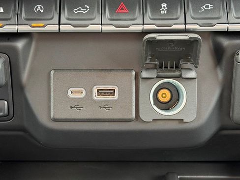 Used 2022 Chevrolet Silverado 1500 LTZ w/ Safety Package II image 16