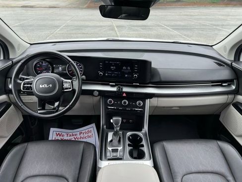 Used 2022 Kia Carnival LX FWD image 26