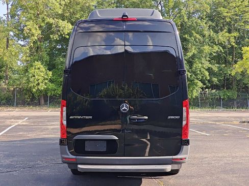 Used 2019 Mercedes-Benz Sprinter 2500 image 4