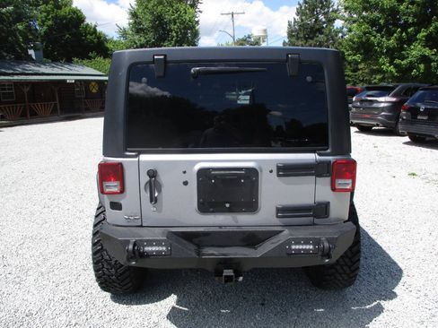 Used 2018 Jeep Wrangler Unlimited Sport S AWD/4WD image 4