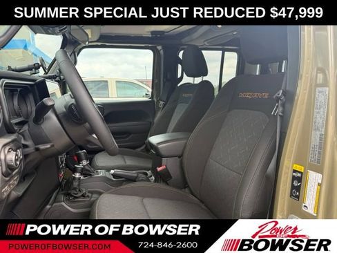 Used 2025 Jeep Gladiator Mojave w/ Convenience Group AWD/4WD image 2