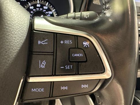 Used 2021 Toyota Highlander XLE AWD/4WD image 34