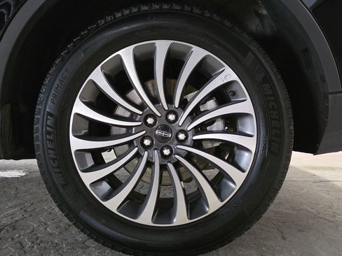 Used 2024 Lincoln Aviator Reserve image 32