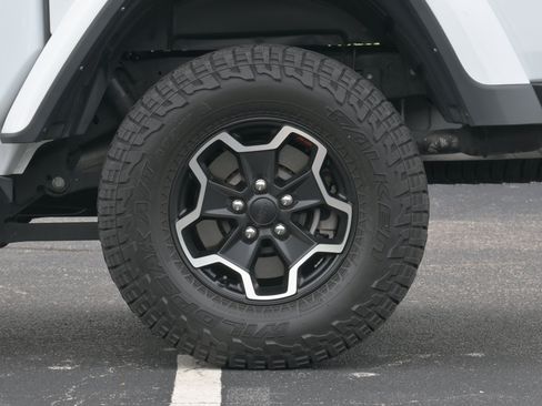 Used 2023 Jeep Gladiator Rubicon w/ Cold Weather Group AWD/4WD image 37