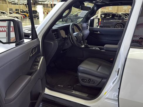 Used 2024 Lexus GX 550 w/ Accessory Package (2T) image 12