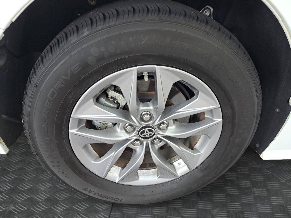 Used 2025 Toyota Sienna LE AWD/4WD image 21
