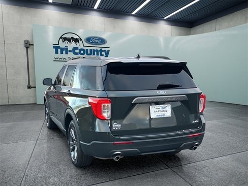 Used 2022 Ford Explorer XLT w/ Equipment Group 202A image 5