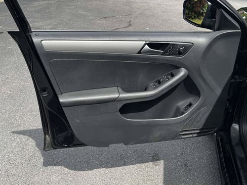 Used 2017 Volkswagen Jetta SE FWD image 13