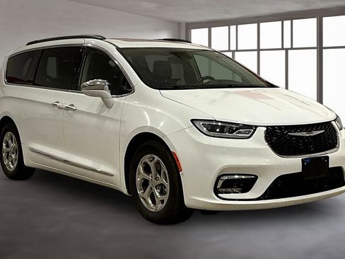 Used 2022 Chrysler Pacifica Limited FWD image 12