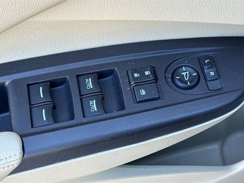 Used 2017 Acura RDX AWD w/ Advance Package image 11