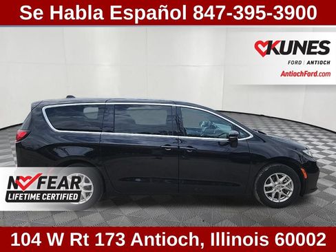 Used 2025 Chrysler Pacifica Select FWD image 14