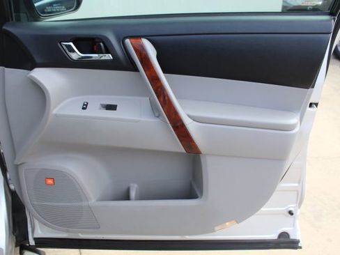 Used 2012 Toyota Highlander Limited image 41