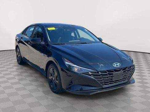 Used 2023 Hyundai Elantra SEL FWD image 3