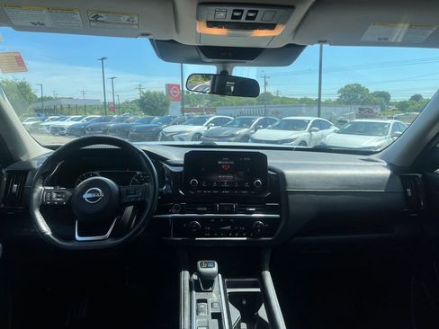 Used 2022 Nissan Pathfinder SV w/ SV Premium Package FWD image 21