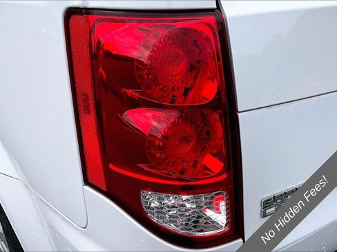 Used 2019 Dodge Grand Caravan SE w/ UConnect Hands-Free Group FWD image 25