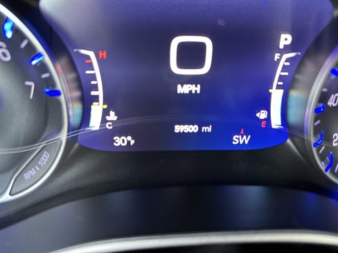 Used 2024 Chrysler Pacifica Touring-L image 22