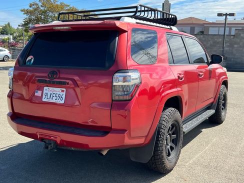 Used 2018 Toyota 4Runner 4WD image 2