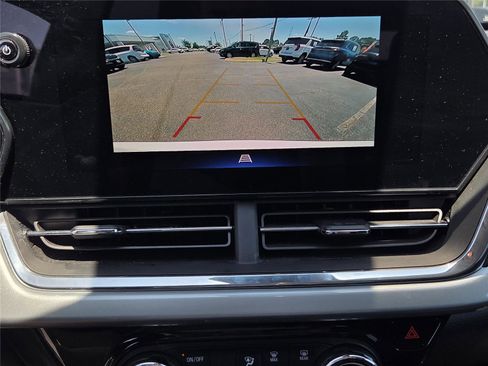 Used 2025 Chevrolet Trax LT w/ LT Convenience Package FWD image 11