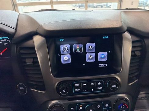 Used 2018 Chevrolet Suburban Premier AWD/4WD image 32
