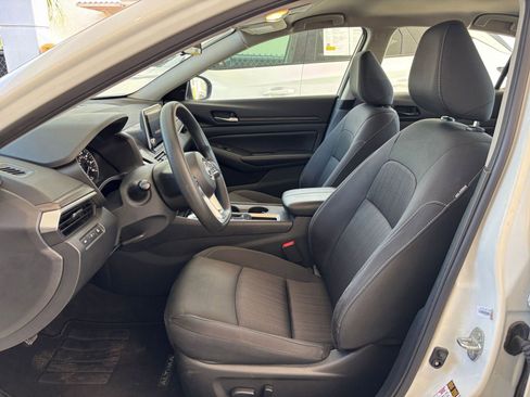 Used 2025 Nissan Altima 2.5 SV FWD image 27