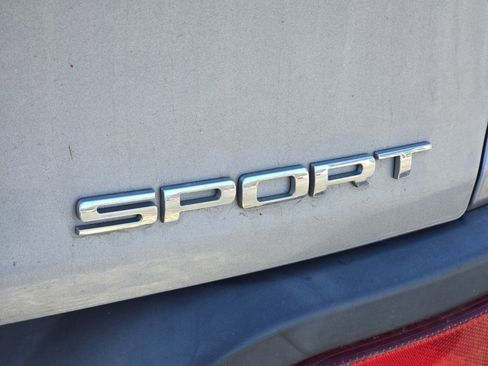 Used 2017 Jeep Cherokee Sport image 4