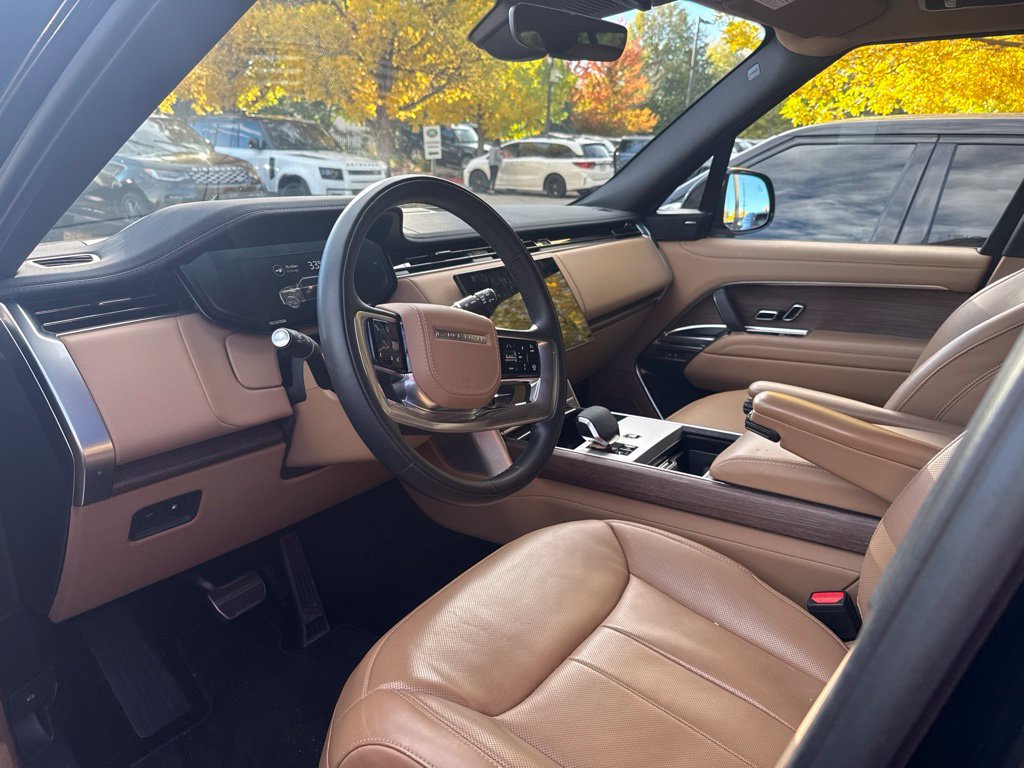 Certified 2025 Land Rover Range Rover SE AWD/4WD image 2