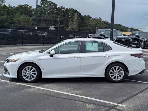Used 2023 Toyota Camry LE image 3