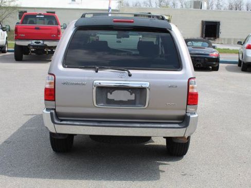 Used 2002 Toyota 4Runner SR5 image 6