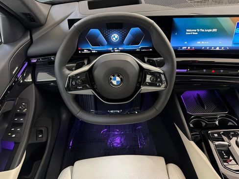 Used 2025 BMW 530i w/ Premium Package RWD image 29
