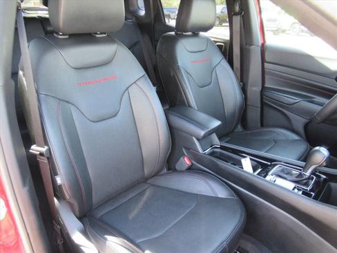 Certified 2025 Jeep Compass Trailhawk w/ Trailhawk Elite Group image 9