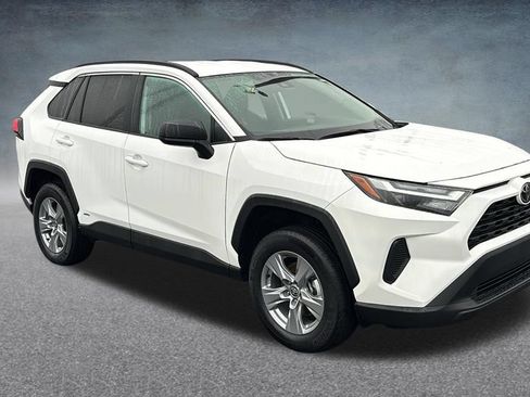 Used 2025 Toyota RAV4 LE AWD/4WD image 3