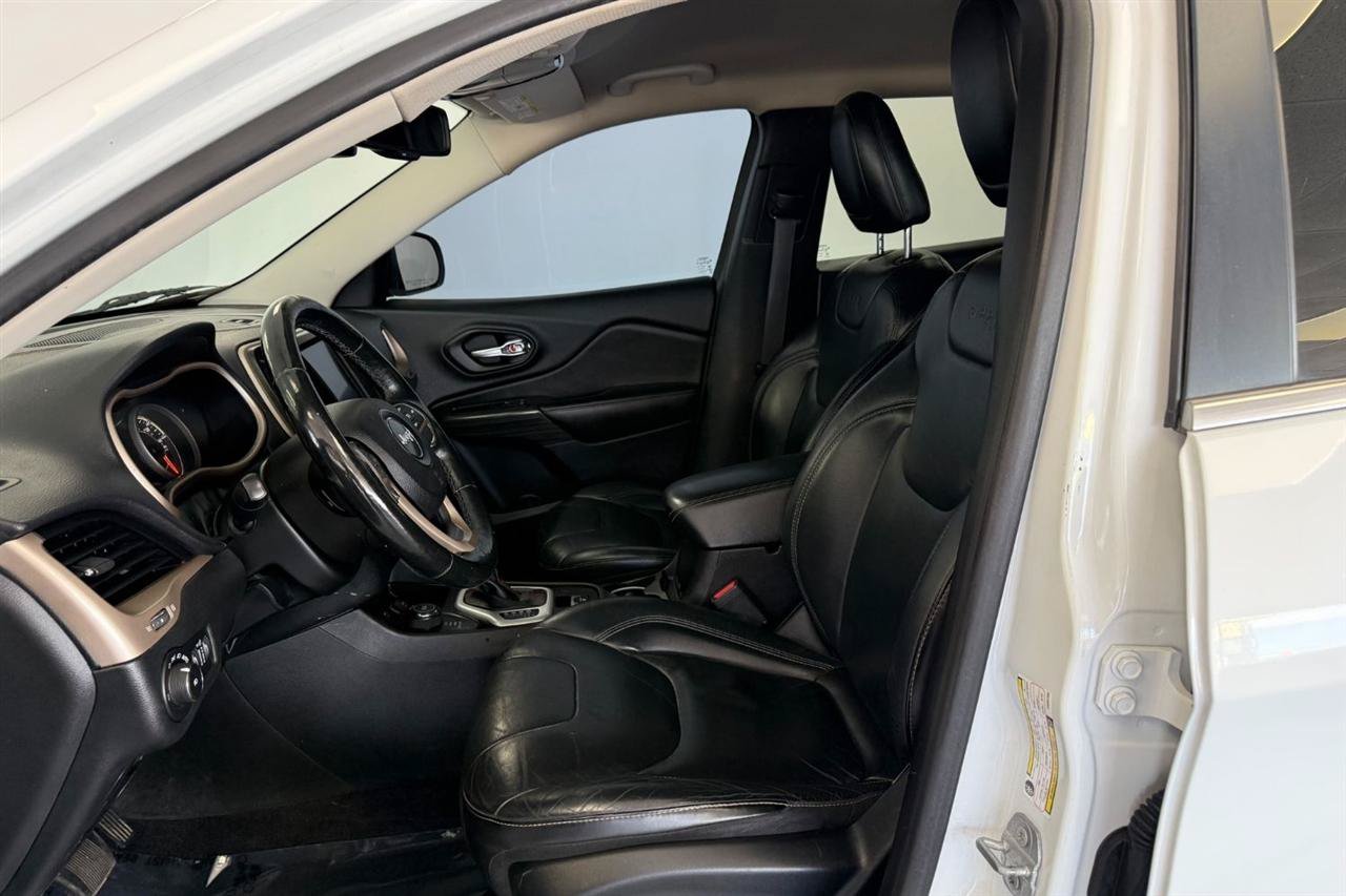 Used 2017 Jeep Cherokee Limited AWD/4WD image 13