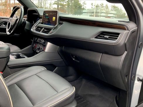 Used 2024 Chevrolet Tahoe Premier w/ Premium Package image 17