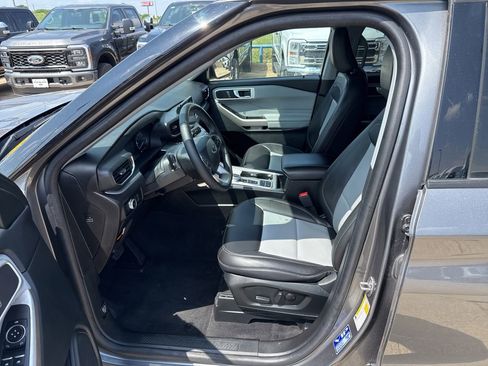 Used 2022 Ford Explorer XLT w/ Equipment Group 202A image 19