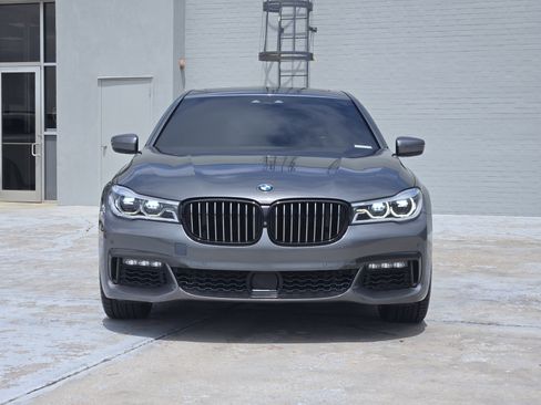 Used 2019 BMW 750i w/ Executive Package RWD image 2