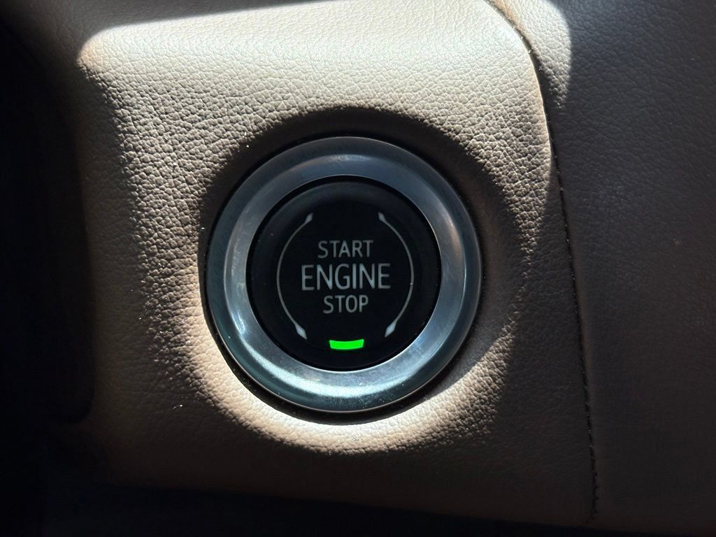 Used 2021 Chevrolet Tahoe High Country AWD/4WD image 15