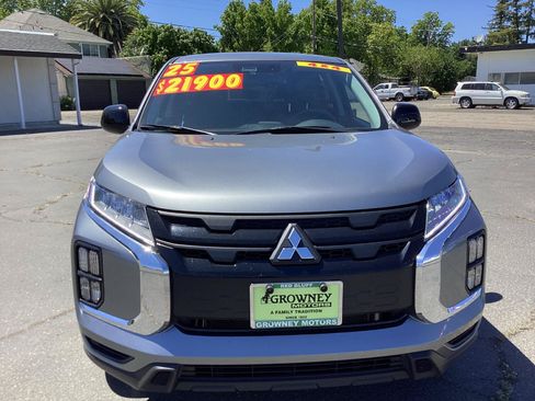 Used 2025 Mitsubishi Outlander Sport AWD image 4