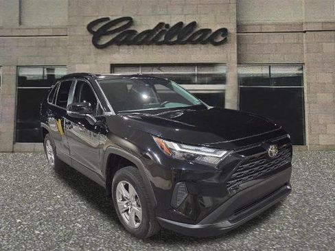 Used 2022 Toyota RAV4 XLE image 7