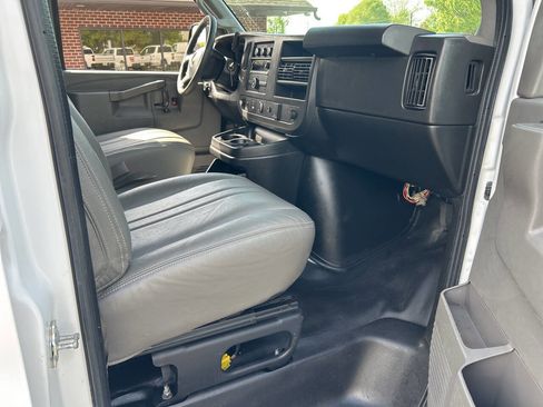 Used 2017 Chevrolet Express 2500 image 17