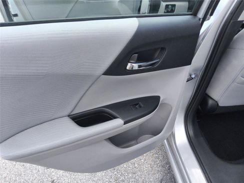 Used 2014 Honda Accord LX image 19