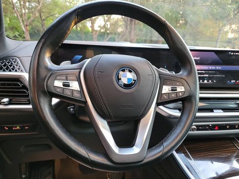 Used 2025 BMW X5 xDrive50e AWD/4WD image 33
