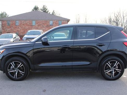Used 2025 Volvo XC40 B5 Core image 5