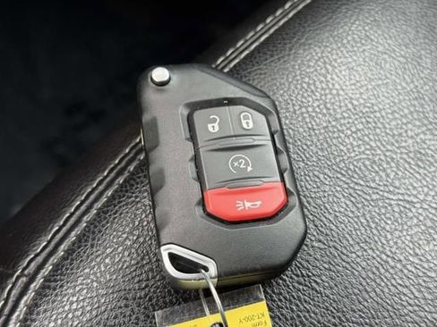 Used 2021 Jeep Wrangler Unlimited Sahara AWD/4WD image 32