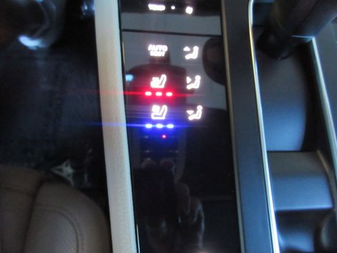 Used 2024 Porsche Macan image 9