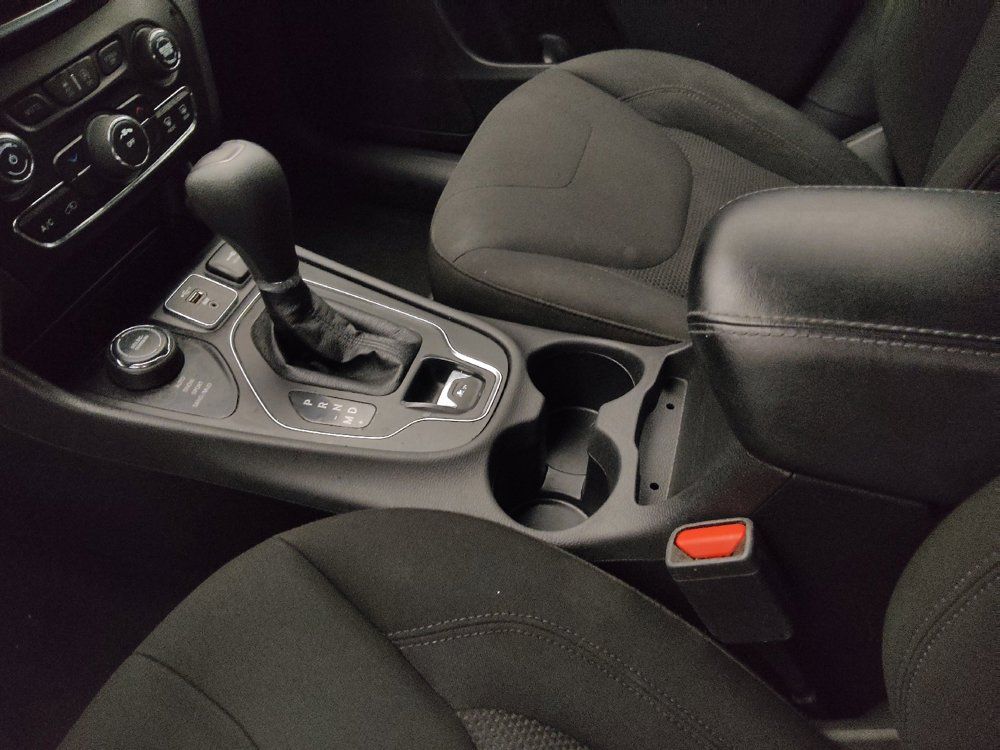 Used 2020 Jeep Cherokee Latitude AWD/4WD image 26