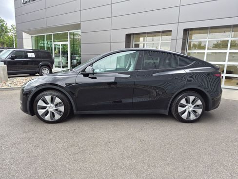 Used 2024 Tesla Model Y Long Range AWD/4WD image 7
