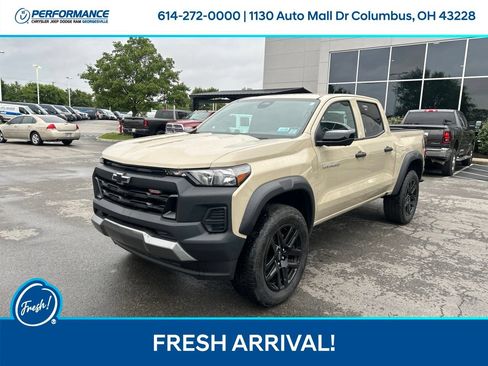 Used 2024 Chevrolet Colorado Trail Boss w/ Technology Package AWD/4WD image 8