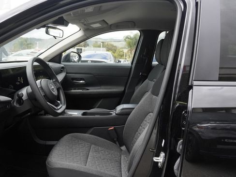 Used 2025 Nissan Kicks SV FWD image 19