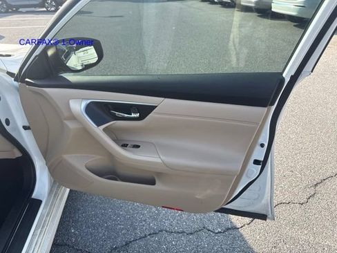 Used 2015 Nissan Altima 2.5 SV w/ Convenience Package FWD image 4